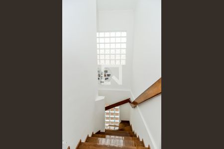 Casa à venda com 200m², 3 quartos e 4 vagasEscada Quartos/Sala