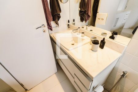 Apartamento à venda com 85m², 2 quartos e 2 vagas Apartamento à venda com 85m², 2 quartos e 2 vagasBanheiro da Suíte 1