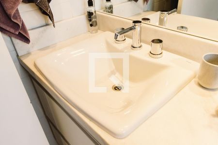 Apartamento à venda com 85m², 2 quartos e 2 vagas Apartamento à venda com 85m², 2 quartos e 2 vagasBanheiro da Suíte 1 Pia