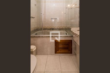 Apartamento à venda com 90m², 3 quartos e 2 vagas Apartamento à venda com 90m², 3 quartos e 2 vagasBanheiro da Suite