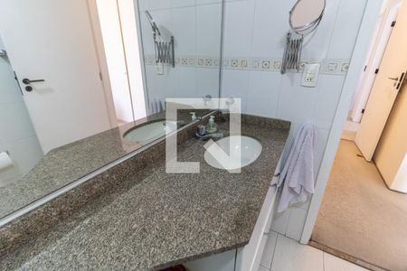 Apartamento à venda com 82m², 3 quartos e 2 vagasBanheiro da Suíte