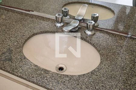 Apartamento à venda com 80m², 3 quartos e 2 vagasSuíte - Banheiro