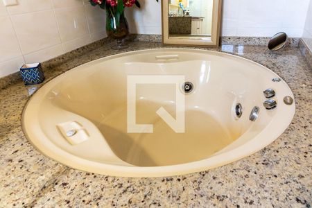 Apartamento à venda com 210m², 4 quartos e 3 vagas Apartamento à venda com 210m², 4 quartos e 3 vagasBanheiro da Suíte Master