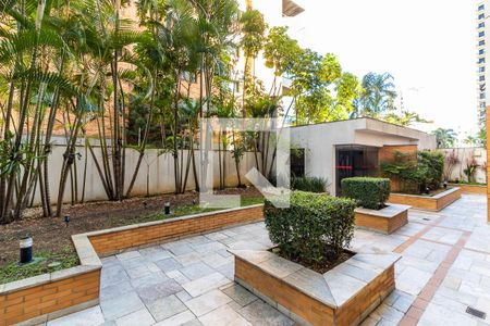 Apartamento à venda com 210m², 4 quartos e 3 vagas Apartamento à venda com 210m², 4 quartos e 3 vagasÁrea Externa