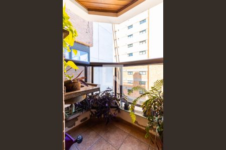 Apartamento à venda com 210m², 4 quartos e 3 vagas Apartamento à venda com 210m², 4 quartos e 3 vagasSacada com Churrasqueira