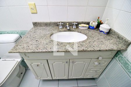 Apartamento para alugar com 212m², 3 quartos e 3 vagasBanheiro