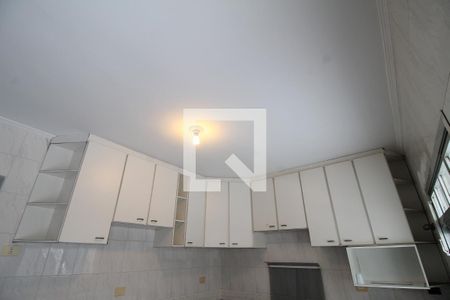 Casa à venda com 150m², 2 quartos e 2 vagasCozinha - Armários