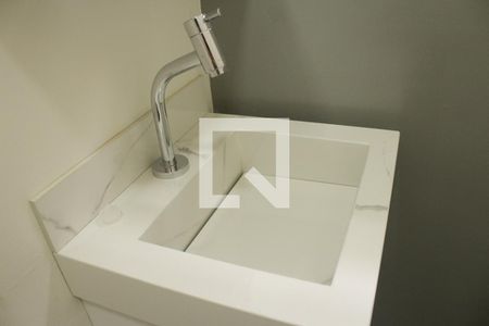 Banheiro - torneira de casa para alugar com 3 quartos, 120m² em Jardim Luanda, São Paulo