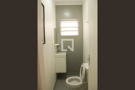 Banheiro  de casa para alugar com 3 quartos, 120m² em Jardim Luanda, São Paulo