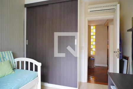 Quarto 1 de apartamento para alugar com 2 quartos, 78m² em Petrópolis, Porto Alegre