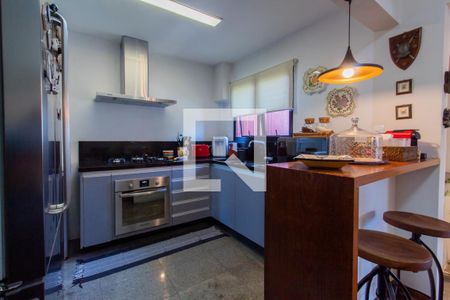 Apartamento para alugar com 147m², 3 quartos e 2 vagas Apartamento para alugar com 147m², 3 quartos e 2 vagasCozinha