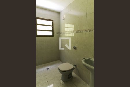 Banheiro 1 de casa para alugar com 2 quartos, 200m² em Vila Invernada, São Paulo