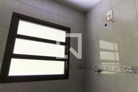 Banheiro 1 de casa para alugar com 2 quartos, 200m² em Vila Invernada, São Paulo