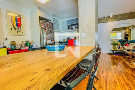 Sala/Cozinha de apartamento para alugar com 1 quarto, 92m² em Vila Madalena, São Paulo