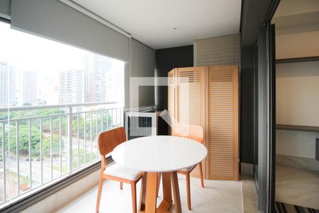 Varanda de kitnet/studio para alugar com 1 quarto, 35m² em Indianópolis, São Paulo