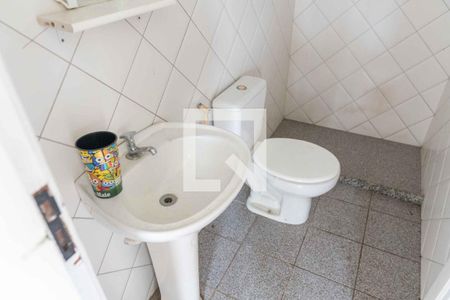 Casa de condomínio à venda com 450m², 4 quartos e 4 vagasBanheiro de Serviço