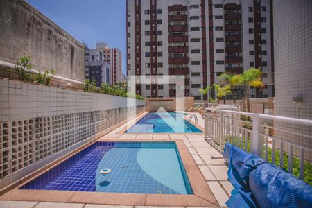 Apartamento à venda com 98m², 3 quartos e 2 vagas Apartamento à venda com 98m², 3 quartos e 2 vagasÁrea comum - Piscina