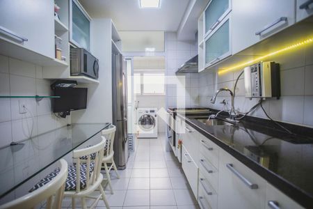 Apartamento à venda com 98m², 3 quartos e 2 vagas Apartamento à venda com 98m², 3 quartos e 2 vagasCozinha