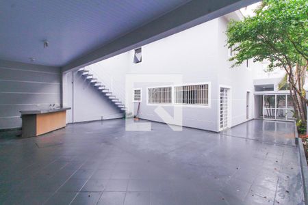 Casa para alugar com 220m², 4 quartos e 4 vagas Casa para alugar com 220m², 4 quartos e 4 vagasQuintal