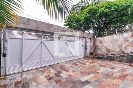 Casa para alugar com 220m², 4 quartos e 4 vagas Casa para alugar com 220m², 4 quartos e 4 vagasGaragem