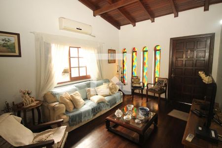 Casa à venda com 254m², 4 quartos e 5 vagasSala 1