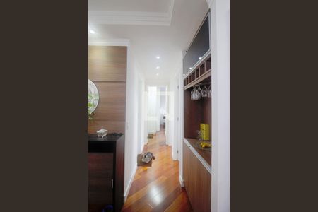 Corredor  de apartamento para alugar com 3 quartos, 64m² em Vila Suzana, São Paulo