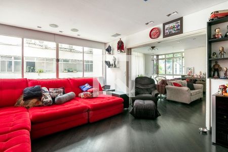 Apartamento à venda com 228m², 4 quartos e 2 vagas Apartamento à venda com 228m², 4 quartos e 2 vagasSala de TV
