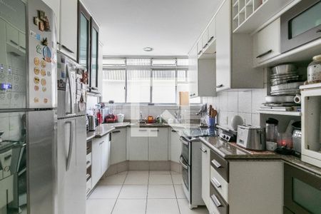 Apartamento à venda com 228m², 4 quartos e 2 vagas Apartamento à venda com 228m², 4 quartos e 2 vagasCozinha