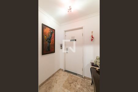 Apartamento à venda com 228m², 4 quartos e 2 vagas Apartamento à venda com 228m², 4 quartos e 2 vagasHall de Entrada