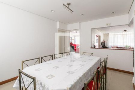 Apartamento à venda com 228m², 4 quartos e 2 vagas Apartamento à venda com 228m², 4 quartos e 2 vagasSala de Jantar
