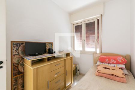 Apartamento à venda com 228m², 4 quartos e 2 vagas Apartamento à venda com 228m², 4 quartos e 2 vagasQuarto de Serviço