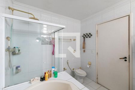 Apartamento à venda com 228m², 4 quartos e 2 vagas Apartamento à venda com 228m², 4 quartos e 2 vagasBanheiro da Suíte