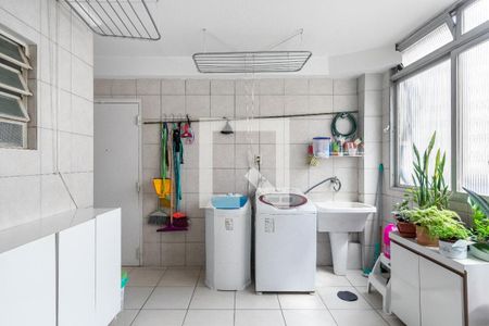 Apartamento à venda com 228m², 4 quartos e 2 vagas Apartamento à venda com 228m², 4 quartos e 2 vagasÁrea de Serviço
