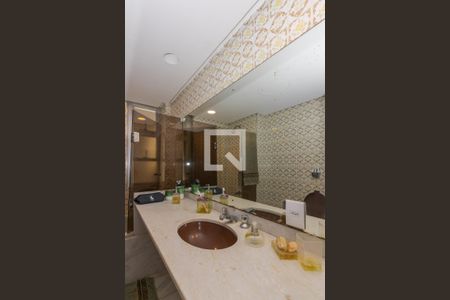 Apartamento à venda com 170m², 3 quartos e 1 vaga Apartamento à venda com 170m², 3 quartos e 1 vagaBanheiro