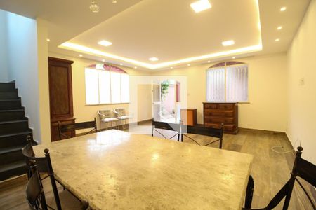 Sala de casa para alugar com 3 quartos, 220m² em Freguesia (jacarepaguá), Rio de Janeiro