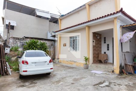 Casa à venda com 100m², 2 quartos e 2 vagas Casa à venda com 100m², 2 quartos e 2 vagasQuintal
