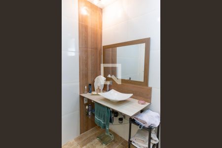 Casa à venda com 100m², 2 quartos e 2 vagas Casa à venda com 100m², 2 quartos e 2 vagasBanheiro Social