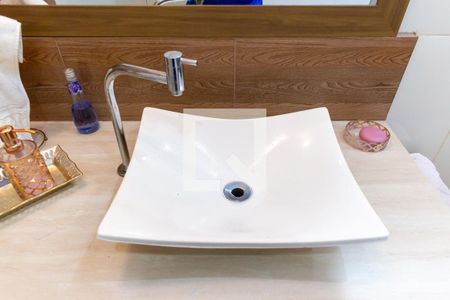 Casa à venda com 100m², 2 quartos e 2 vagas Casa à venda com 100m², 2 quartos e 2 vagasBanheiro Social