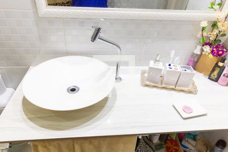 Casa à venda com 100m², 2 quartos e 2 vagas Casa à venda com 100m², 2 quartos e 2 vagasBanheiro da Suíte