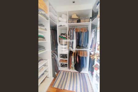 Apartamento à venda com 165m², 3 quartos e 3 vagas Apartamento à venda com 165m², 3 quartos e 3 vagasCloset da Suíte 2