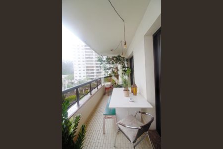Apartamento à venda com 165m², 3 quartos e 3 vagas Apartamento à venda com 165m², 3 quartos e 3 vagasVaranda da Sala