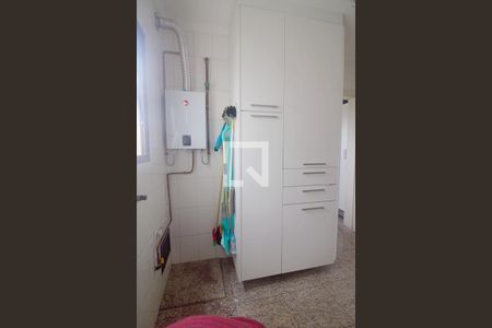 Apartamento à venda com 165m², 3 quartos e 3 vagas Apartamento à venda com 165m², 3 quartos e 3 vagasÁrea de Serviço
