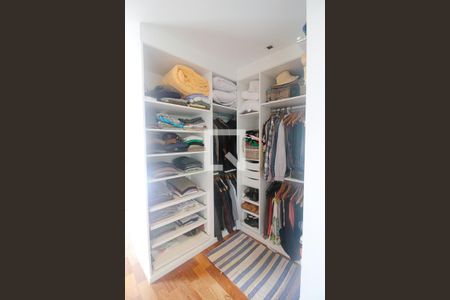 Apartamento à venda com 165m², 3 quartos e 3 vagas Apartamento à venda com 165m², 3 quartos e 3 vagasCloset da Suíte 2