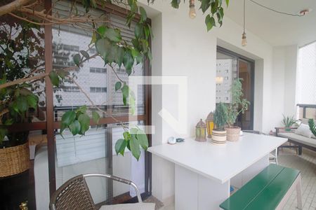 Apartamento à venda com 165m², 3 quartos e 3 vagas Apartamento à venda com 165m², 3 quartos e 3 vagasVaranda da Sala