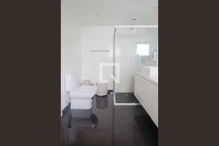 Apartamento à venda com 165m², 3 quartos e 3 vagas Apartamento à venda com 165m², 3 quartos e 3 vagasBanheiro da Suíte 2