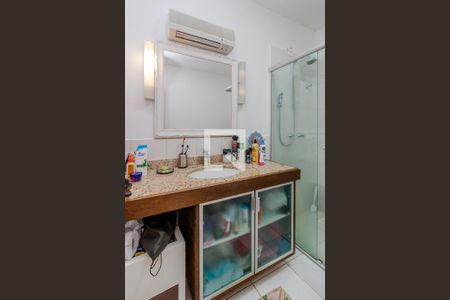 Casa à venda com 210m², 3 quartos e 2 vagasBanheiro