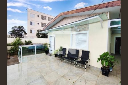 Casa à venda com 150m², 3 quartos e 5 vagas Casa à venda com 150m², 3 quartos e 5 vagasQuintal