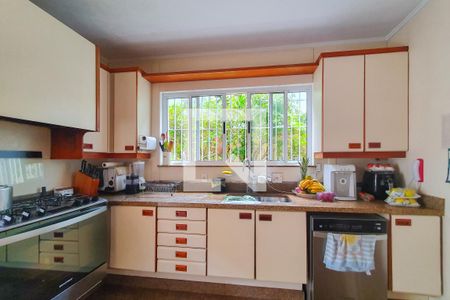 Casa à venda com 320m², 4 quartos e 3 vagas Casa à venda com 320m², 4 quartos e 3 vagasCozinha