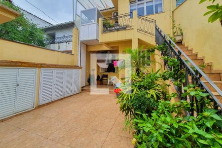 Casa à venda com 320m², 4 quartos e 3 vagas Casa à venda com 320m², 4 quartos e 3 vagasQuintal
