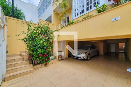 Casa à venda com 320m², 4 quartos e 3 vagas Casa à venda com 320m², 4 quartos e 3 vagasGaragem